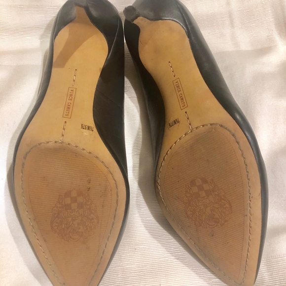 Vince Camuto “Goldie” kitten heel - Picture 4 of 5